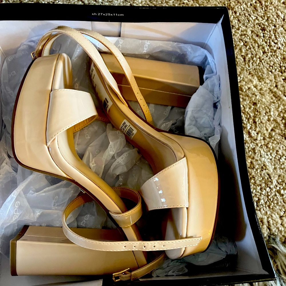 Women shoes never worn